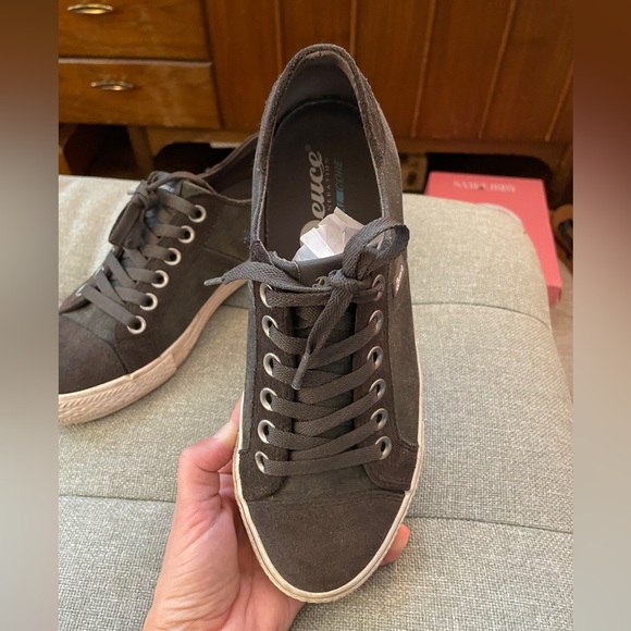 Deuce Brand shoes - Picture 2 of 7